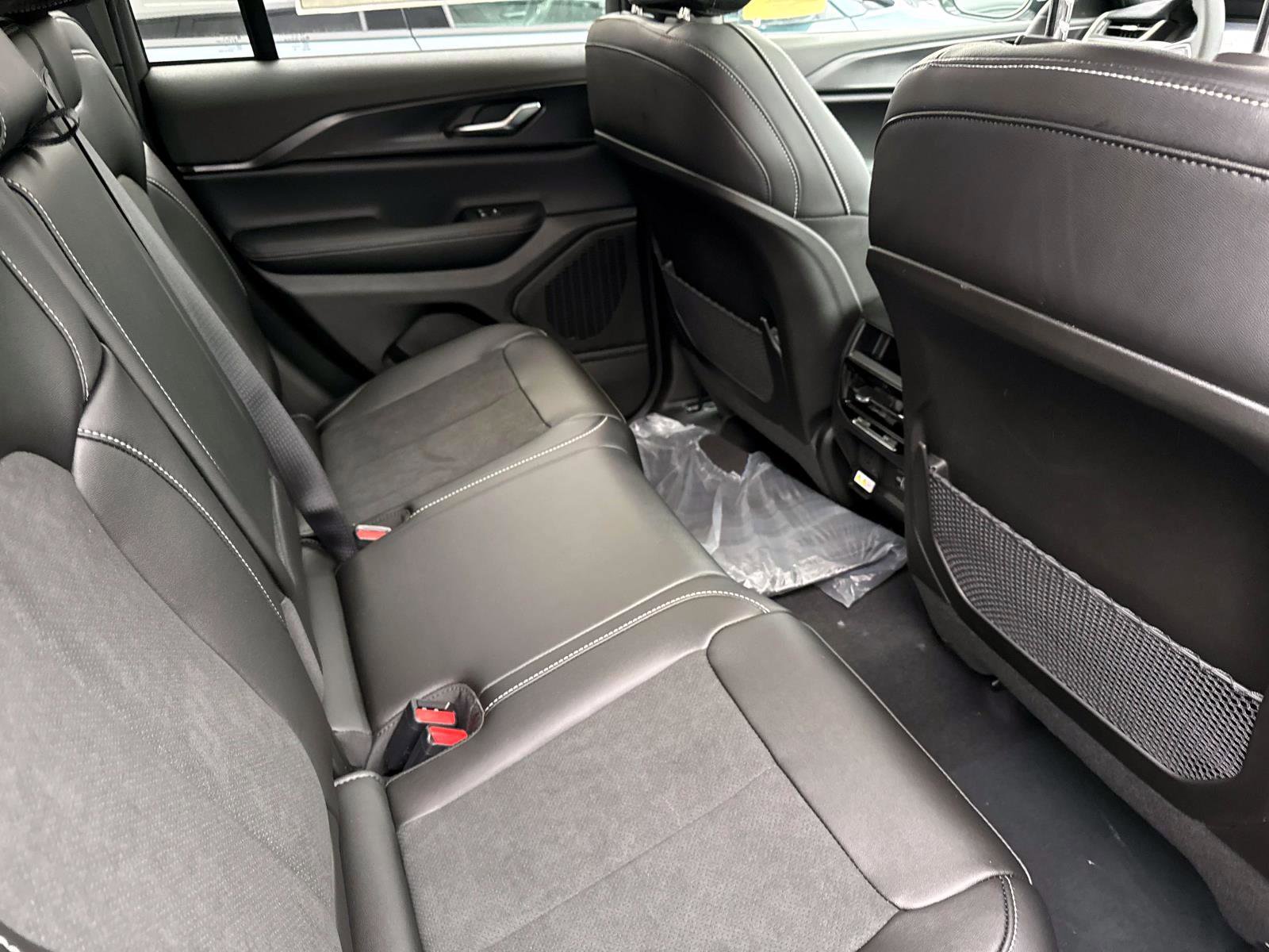 New 2025 Jeep Grand Cherokee Altitude image 4