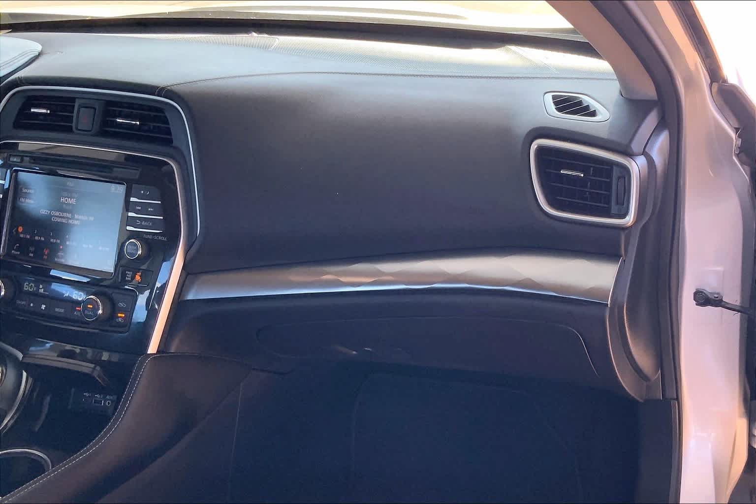 Used 2022 Nissan Maxima SV w/ Floor Mat Group FWD image 17