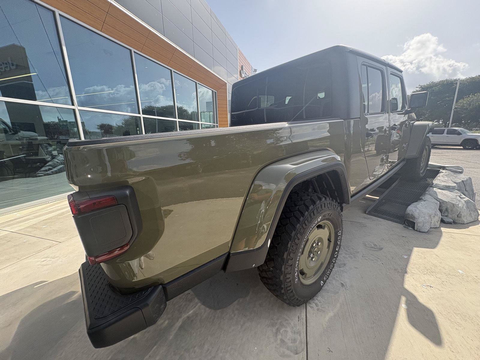 New 2026 Jeep Gladiator Willys AWD/4WD image 3