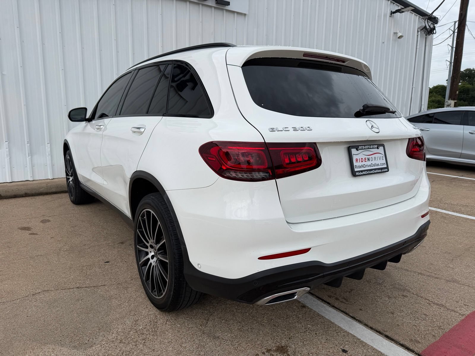 Used 2022 Mercedes-Benz GLC 300 4MATIC w/ AMG Line image 4