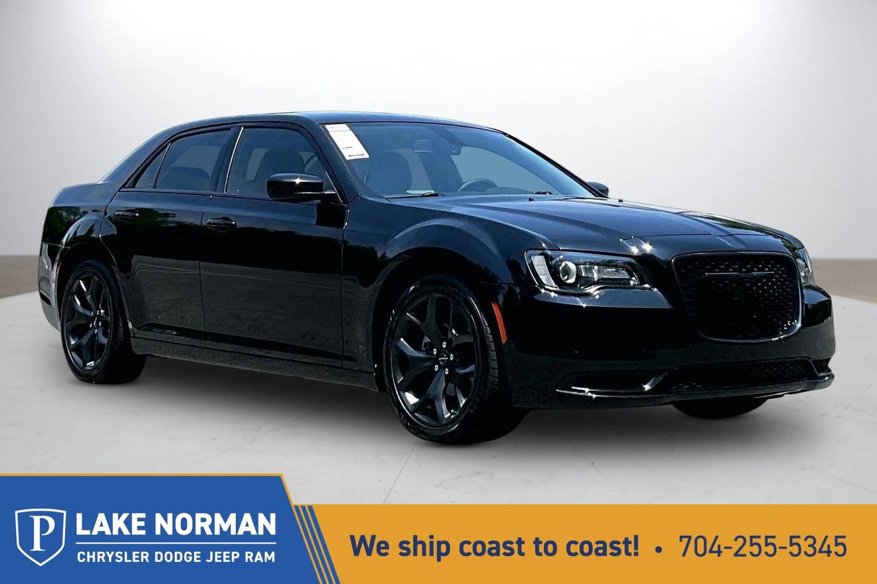 Used 2022 Chrysler 300 Touring w/ Sport Appearance Package RWD image 1
