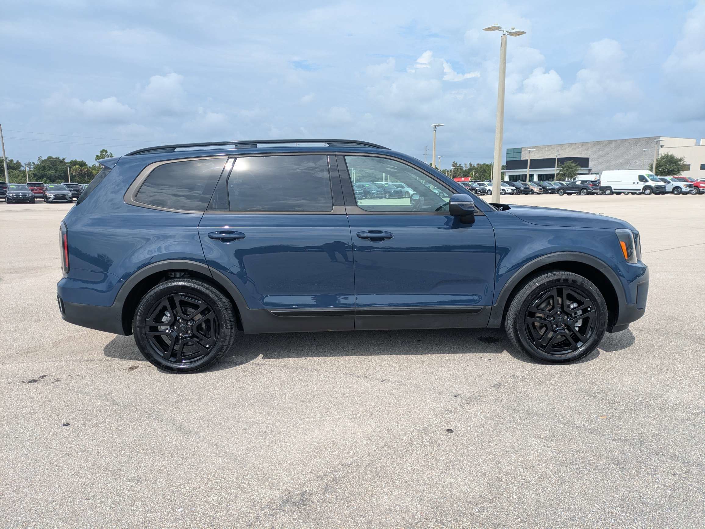 Certified 2025 Kia Telluride EX X-Line AWD/4WD image 4
