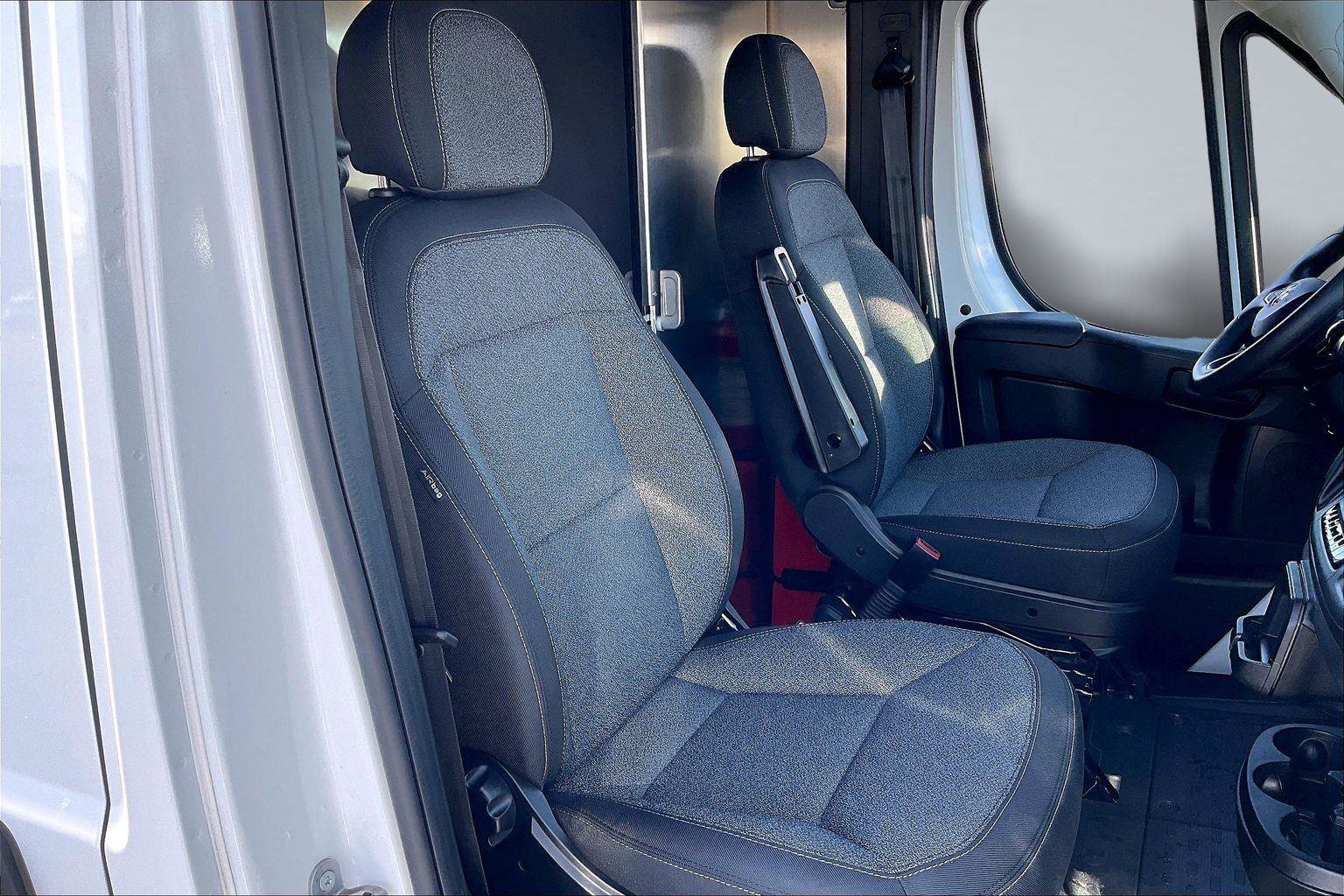 Used 2025 RAM ProMaster 2500 w/ Convenience Group image 8