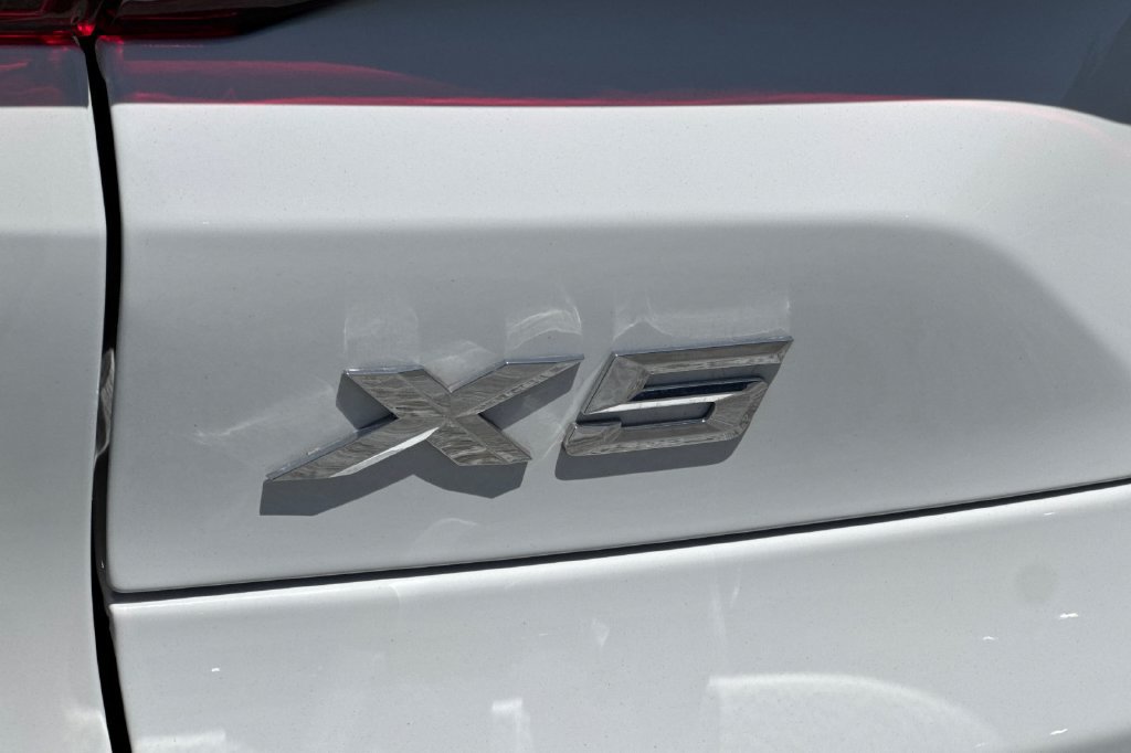 Used 2023 BMW X5 sDrive40i w/ M Sport Package RWD image 27