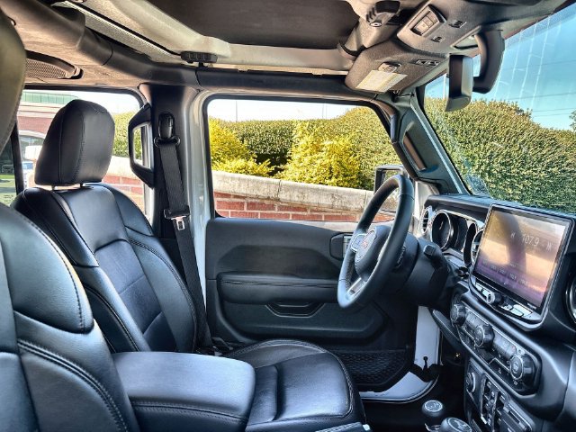 Used 2023 Jeep Wrangler Unlimited Sahara AWD/4WD image 17