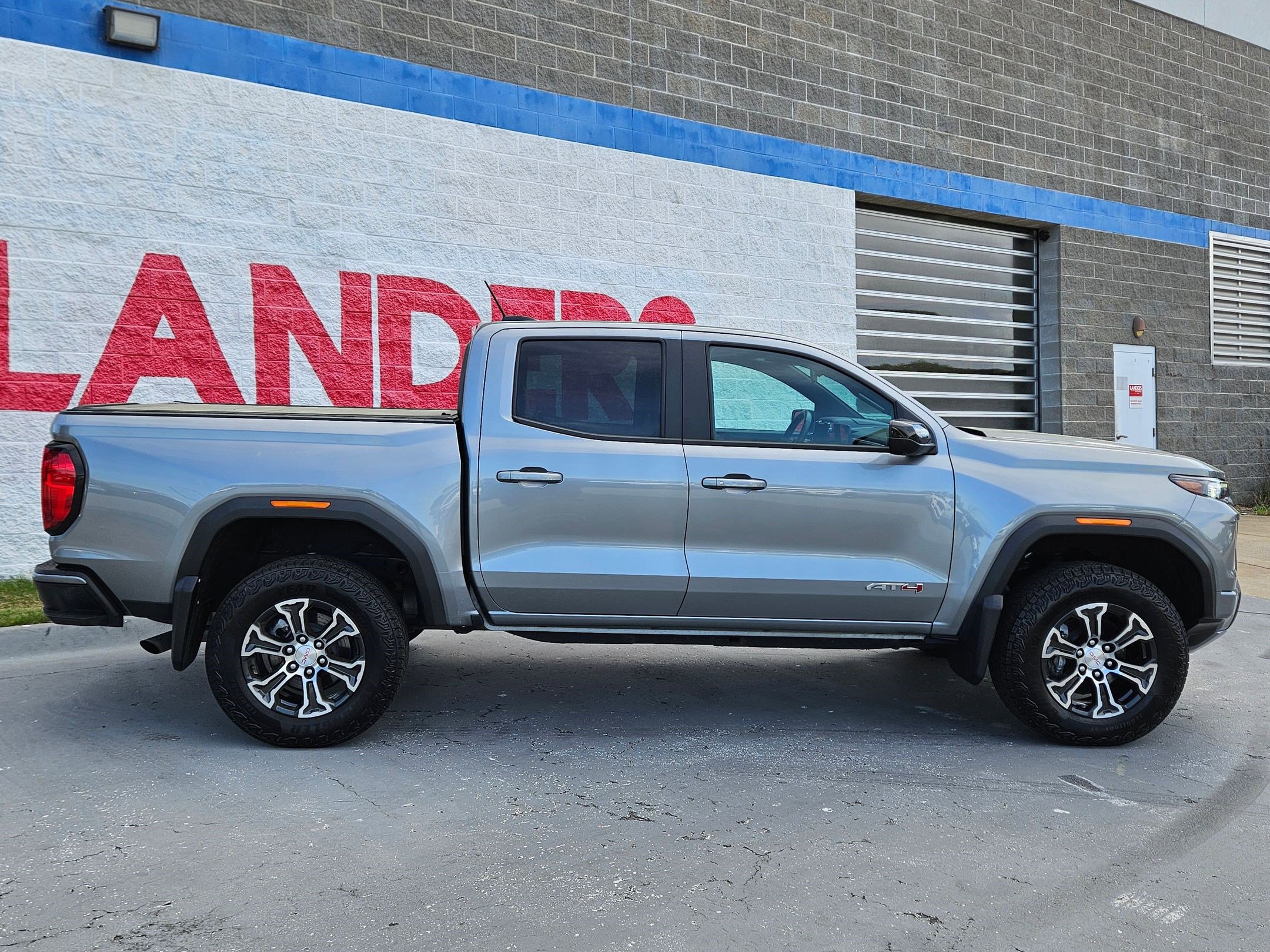 Used 2024 GMC Canyon AT4 w/ AT4 Premium Package image 7