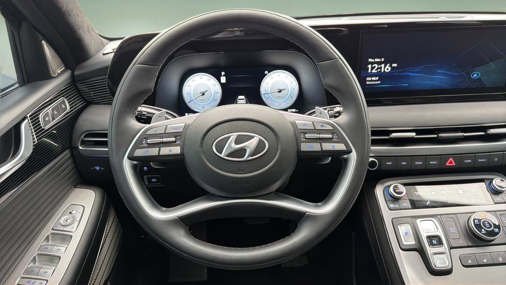 Used 2024 Hyundai Palisade Calligraphy image 9