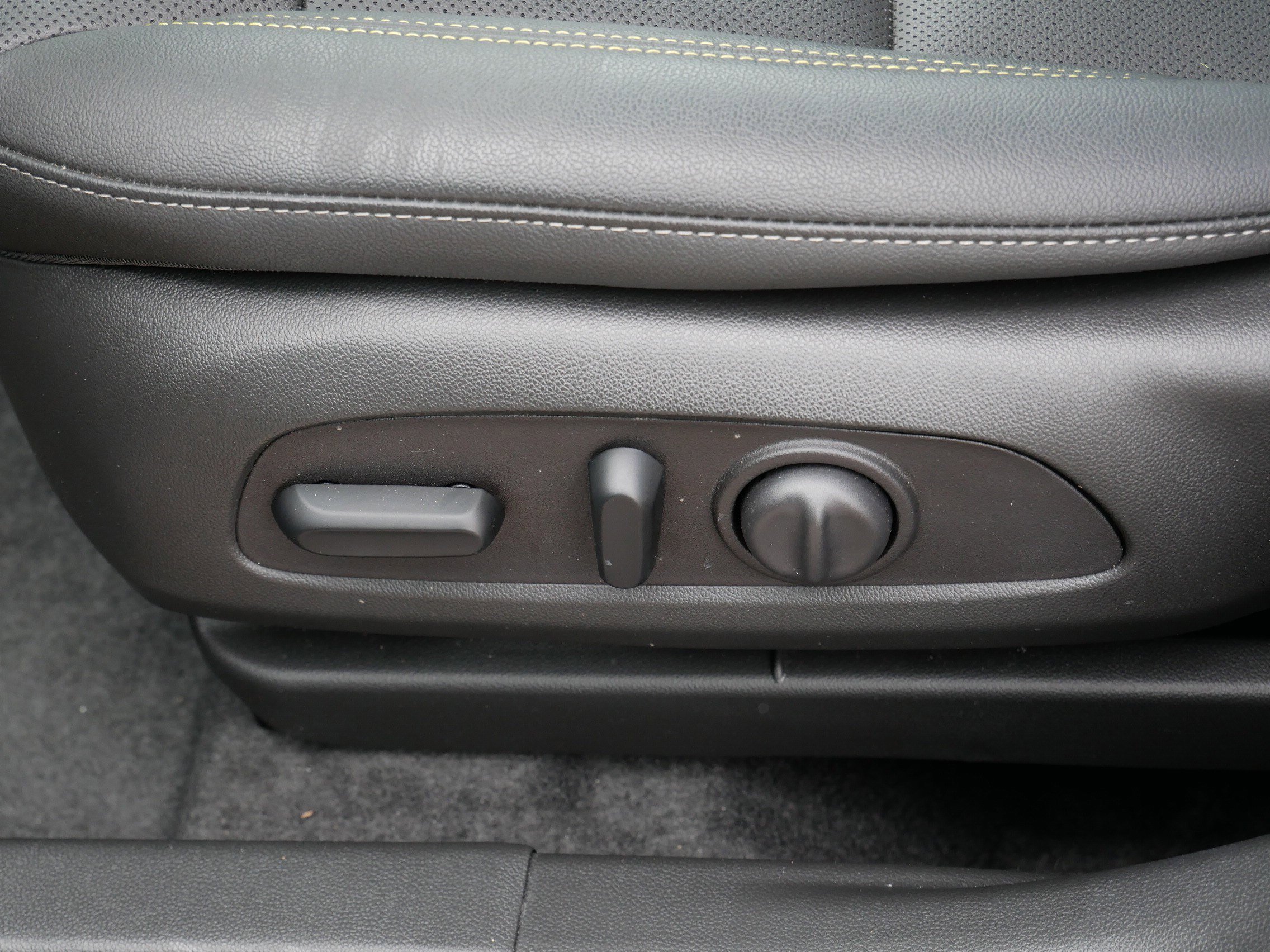 Used 2025 Chevrolet Trax ACTIV w/ Driver Confidence Package FWD image 19