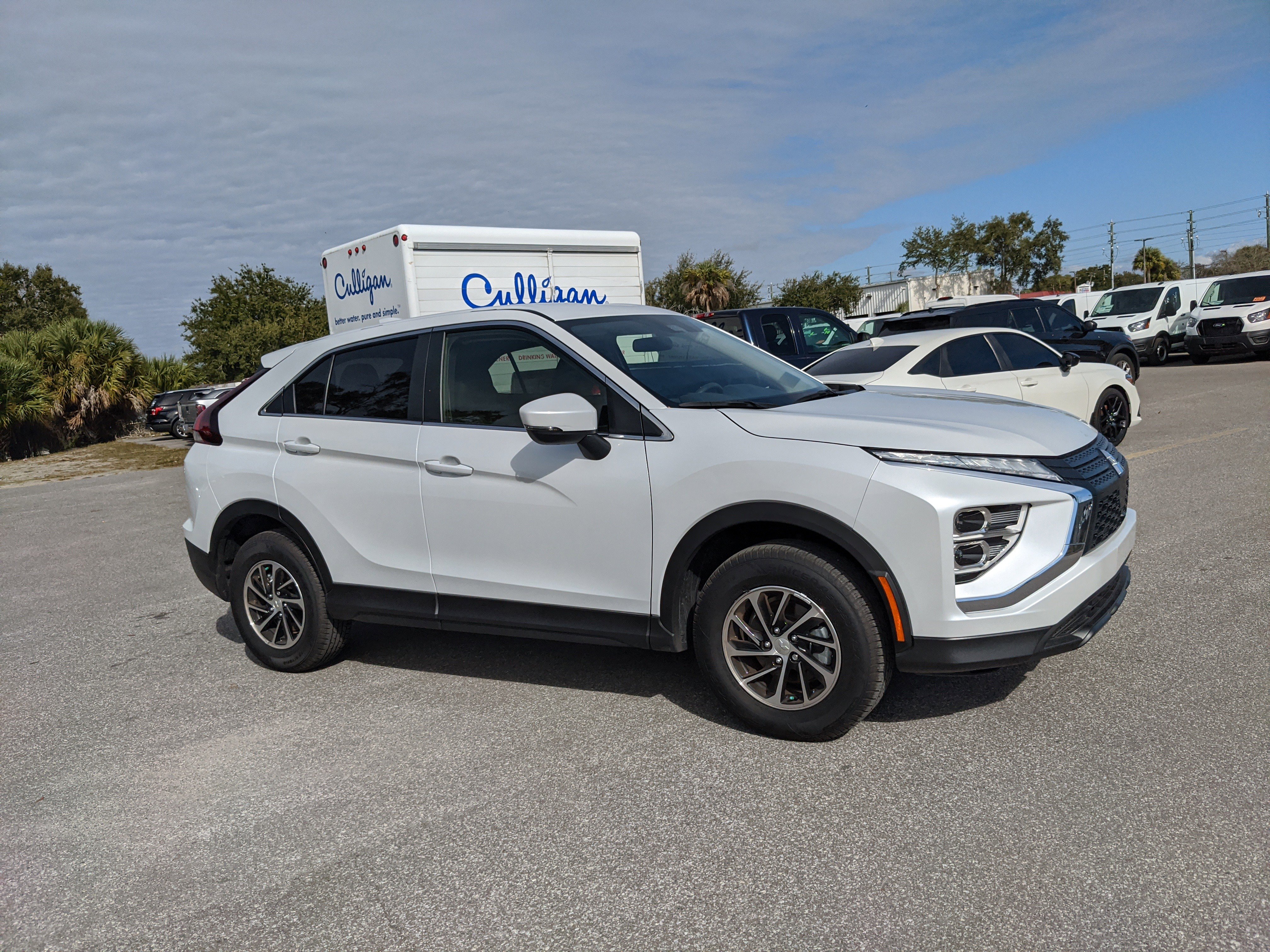 Used 2025 Mitsubishi Eclipse Cross ES image 2