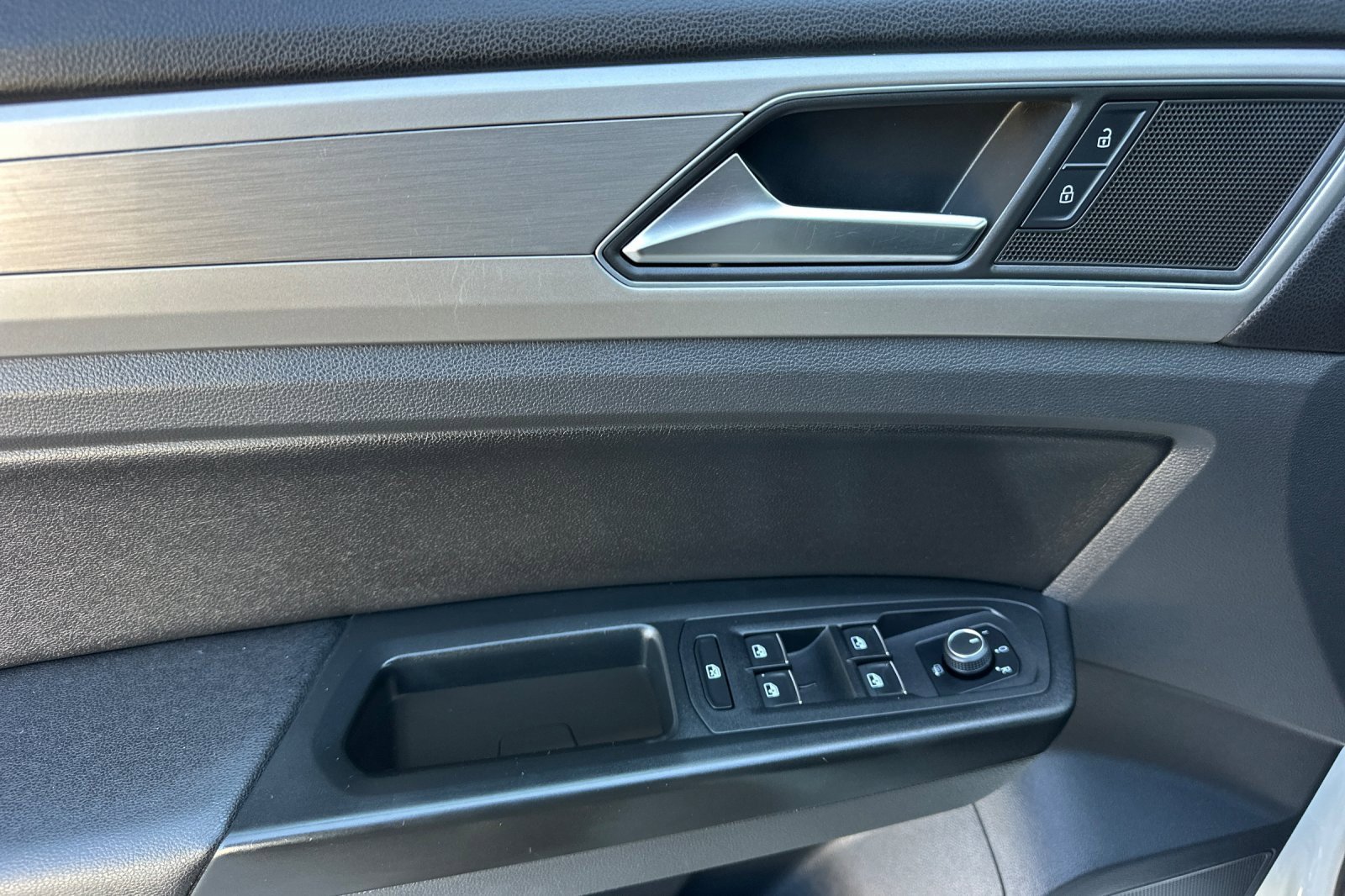 Used 2018 Volkswagen Atlas SE image 11