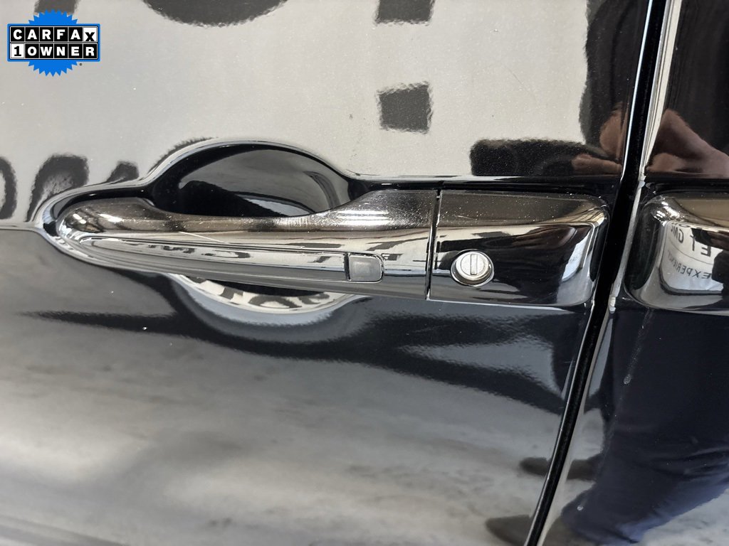 Used 2024 Chrysler Pacifica Touring-L image 5