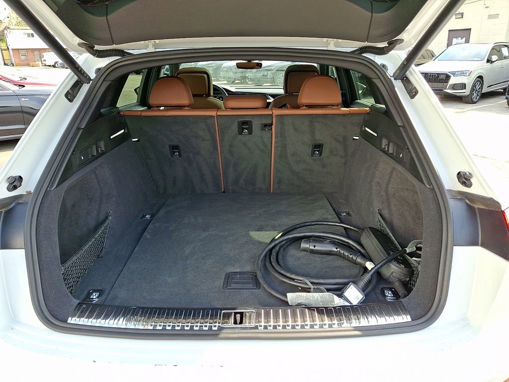 Used 2023 Audi e-tron Premium w/ Convenience Plus Package image 28