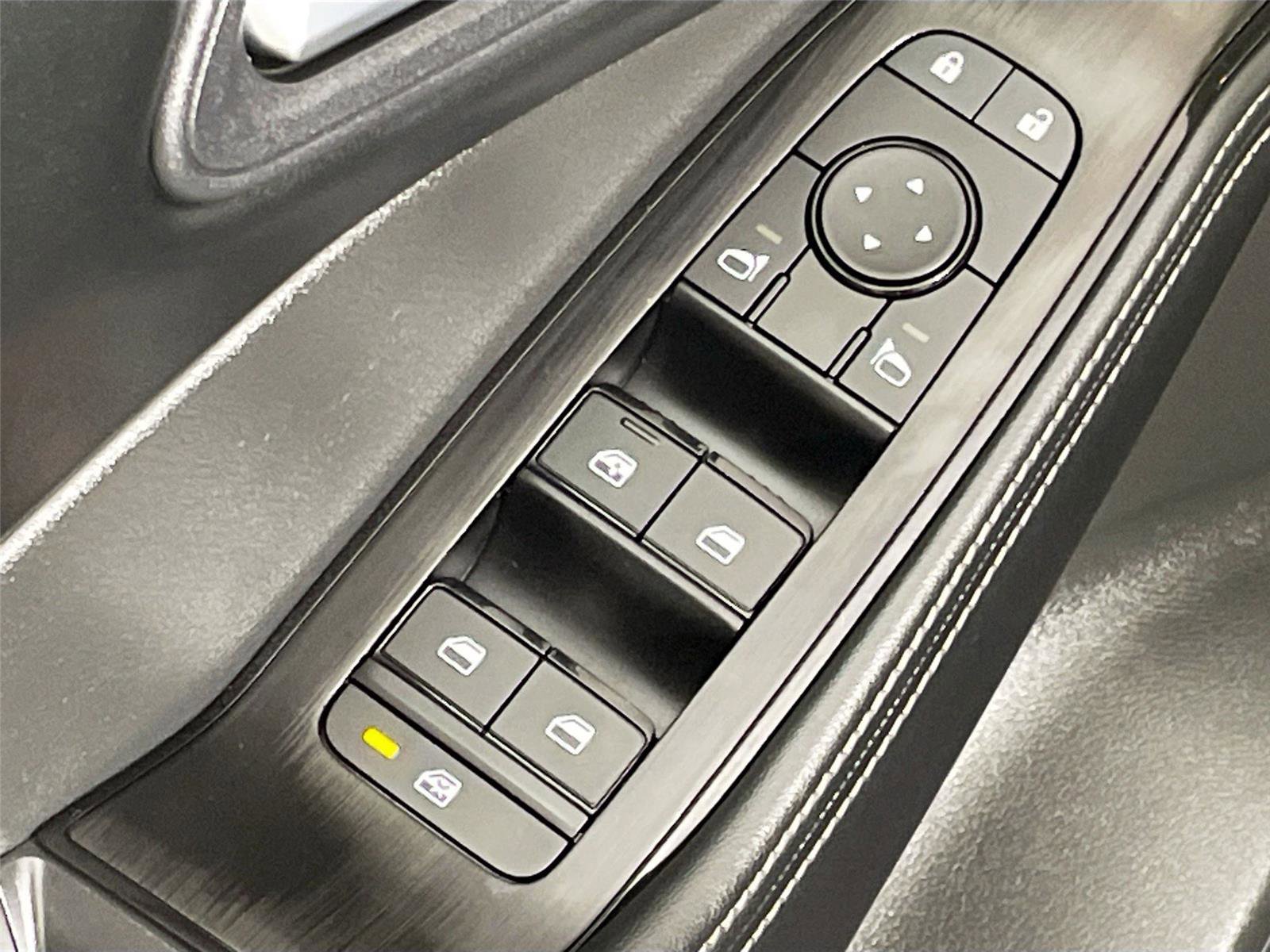 Used 2025 Nissan Rogue SV AWD/4WD image 19
