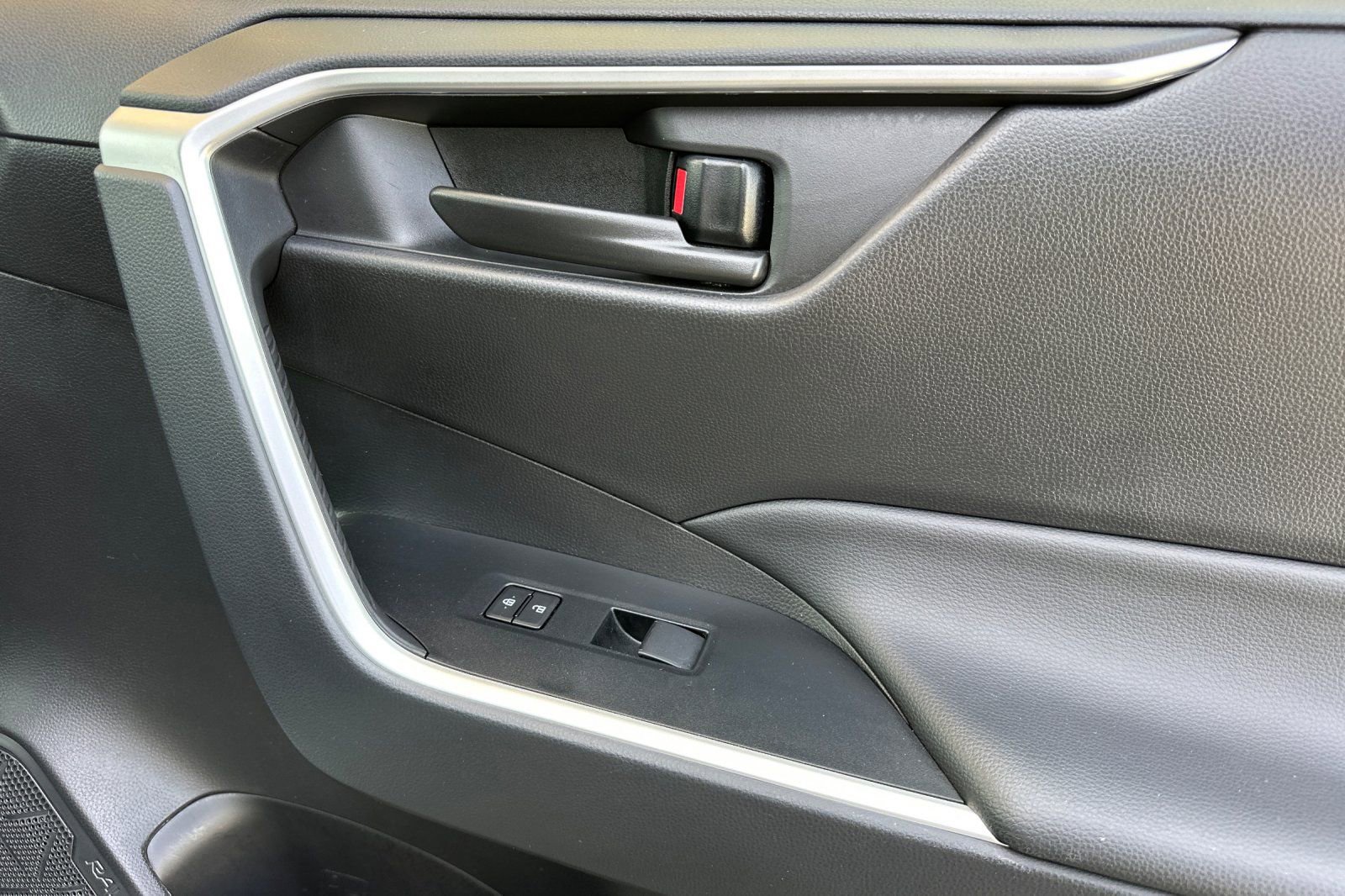 Used 2025 Toyota RAV4 LE image 21