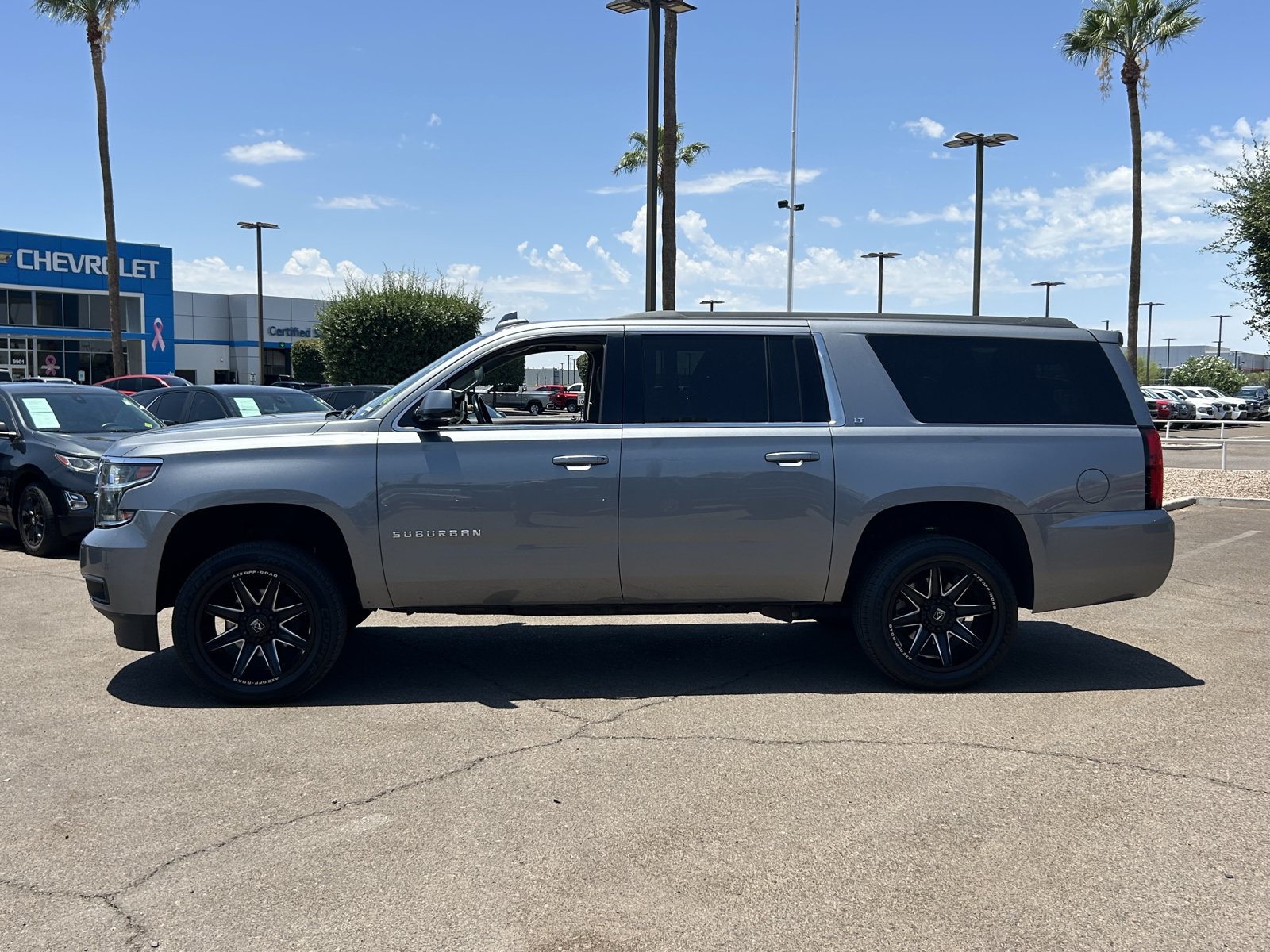 Used 2020 Chevrolet Suburban LT AWD/4WD image 2