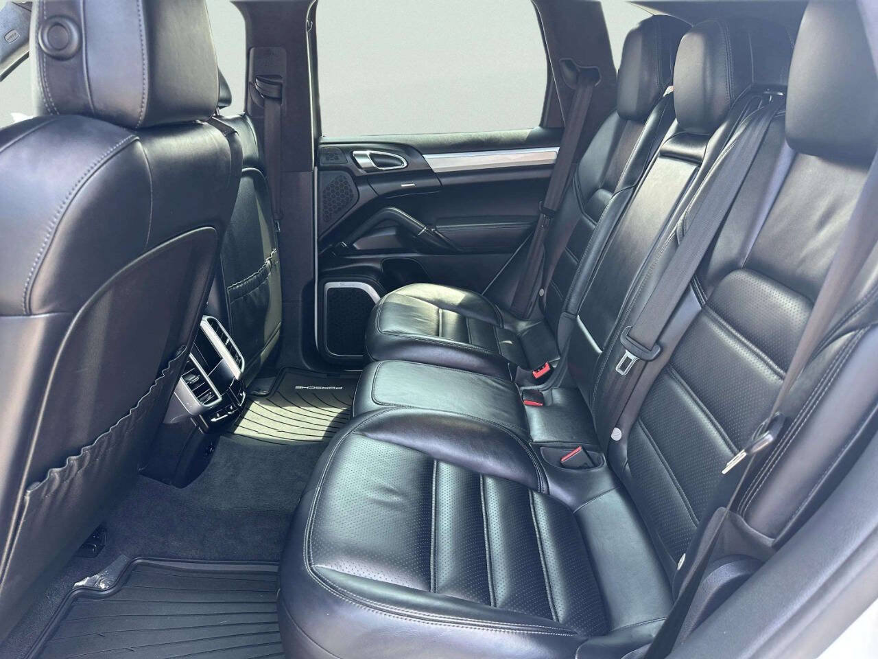 Used 2015 Porsche Cayenne Turbo AWD/4WD image 11