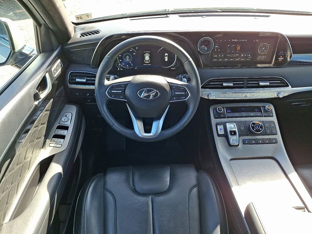 Used 2022 Hyundai Palisade Calligraphy image 2