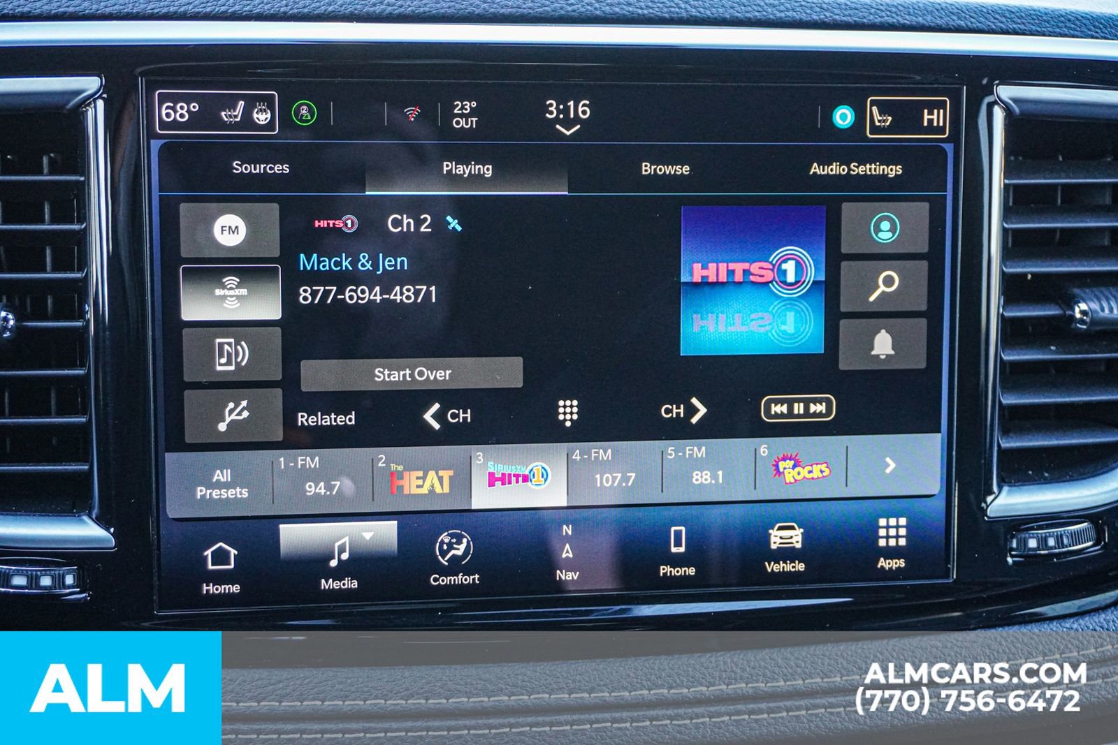 Used 2025 Chrysler Pacifica Limited image 23