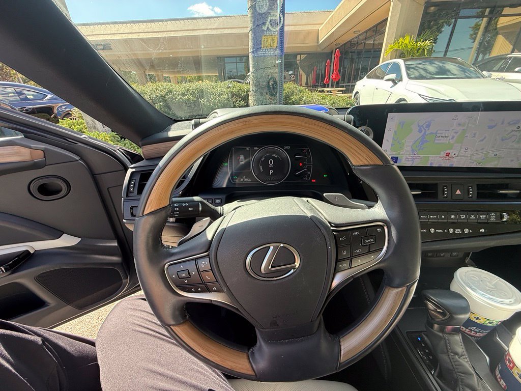 Used 2024 Lexus ES 300h w/ Technology Package FWD image 19