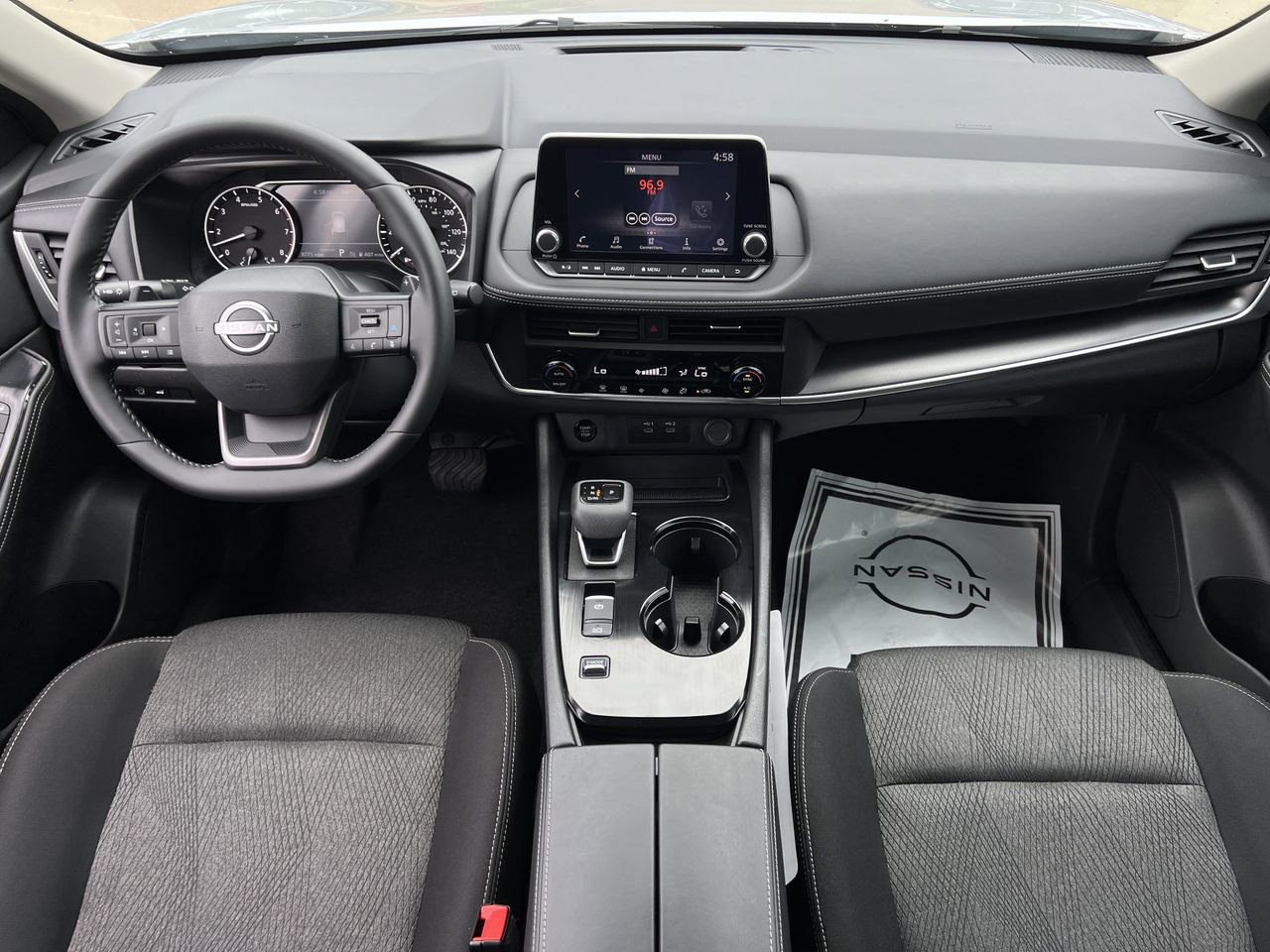 Certified 2025 Nissan Rogue SV FWD image 7
