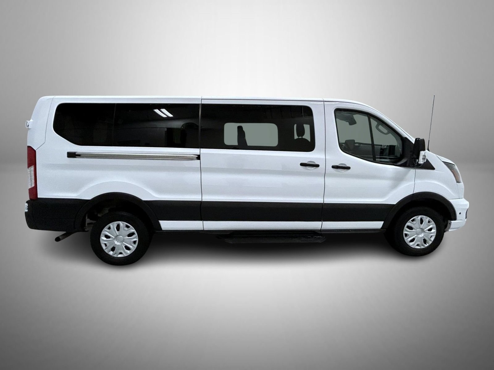 Used 2025 Ford Transit 350 XLT RWD image 4