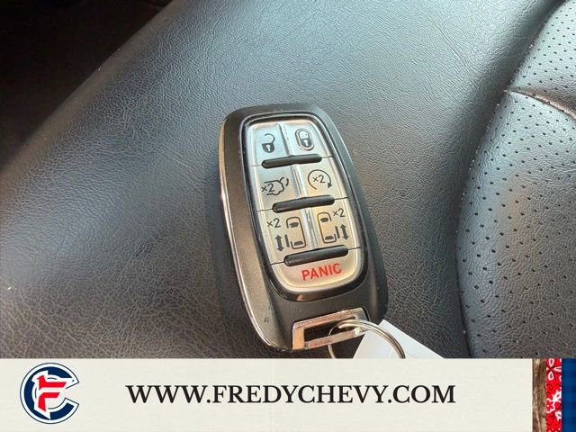 Used 2023 Chrysler Pacifica Touring-L image 33