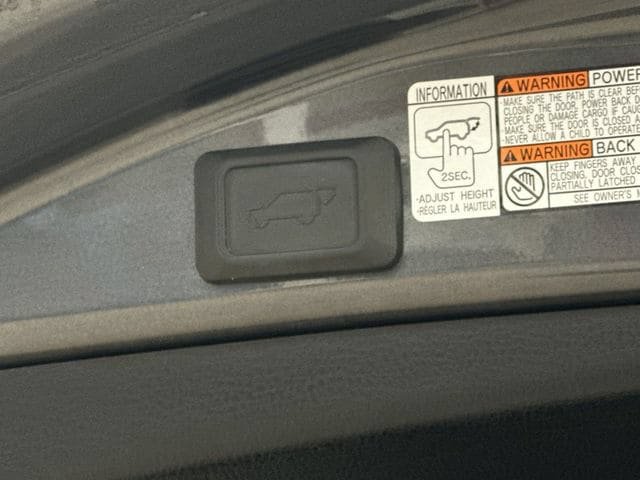 Used 2018 Toyota RAV4 SE w/ Power Extra Value Package FWD image 33