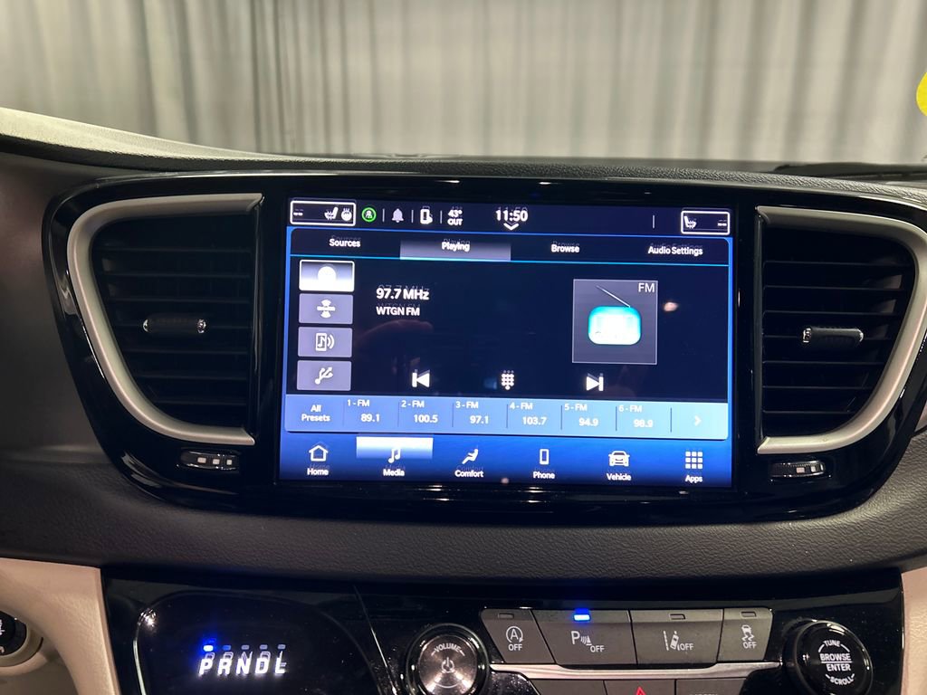 Used 2024 Chrysler Pacifica Touring-L FWD image 17