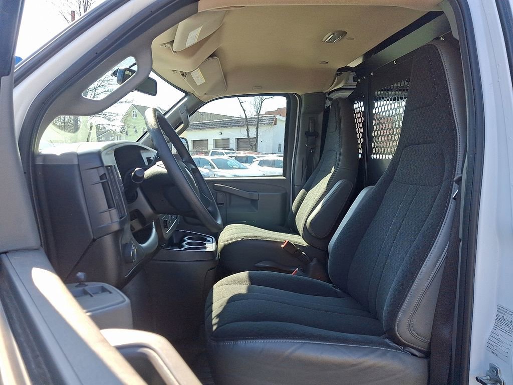 Used 2024 GMC Savana 2500 w/ Driver Convenience Package image 13