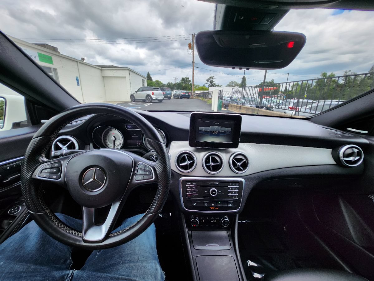 Used 2015 Mercedes-Benz CLA 250 image 17