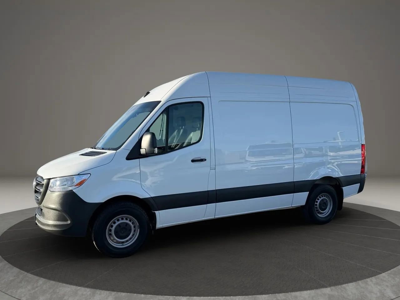 Used 2025 Mercedes-Benz Sprinter 2500 image 2