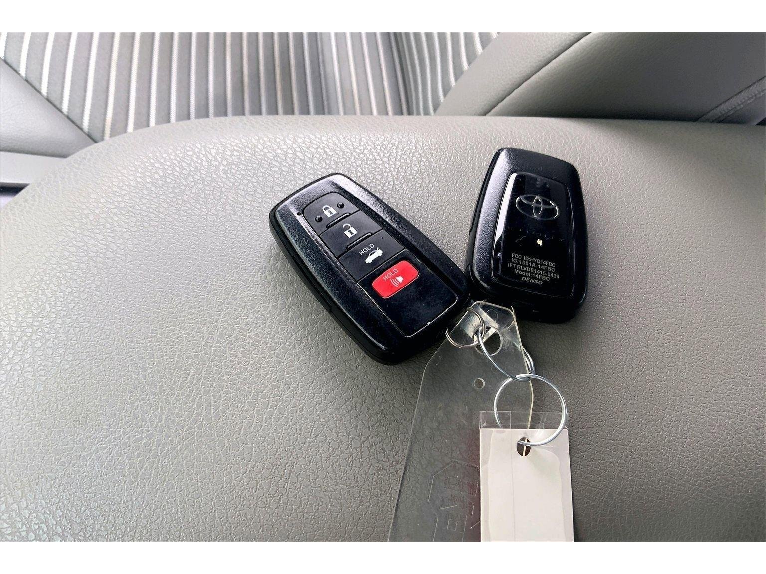 Used 2020 Toyota Camry SE w/ Convenience Package image 12