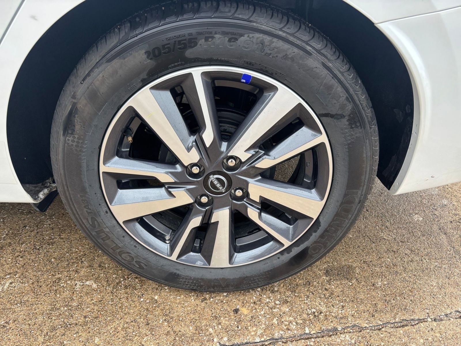 Used 2025 Nissan Versa SV image 28