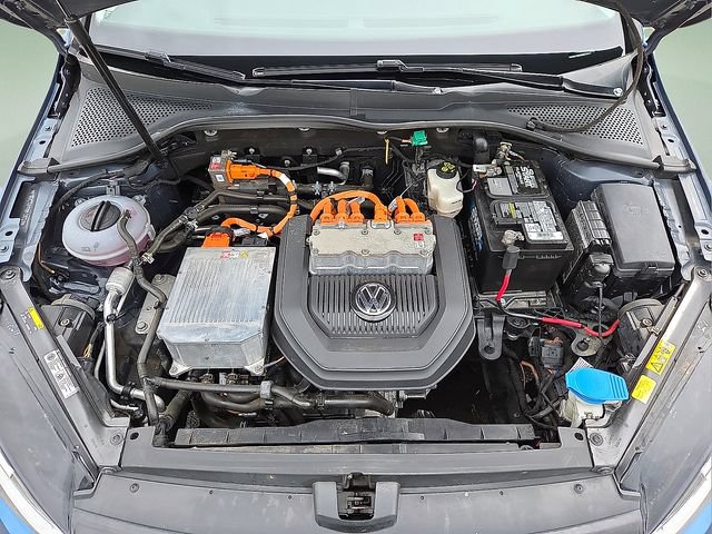 Used 2016 Volkswagen e-Golf SE w/ DC Fast Charging Package FWD image 10