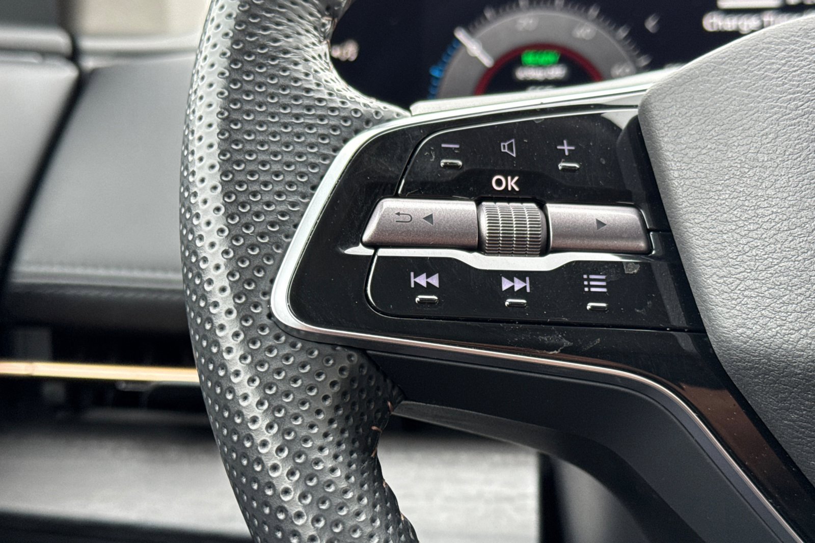 Used 2024 Nissan Ariya FWD image 28