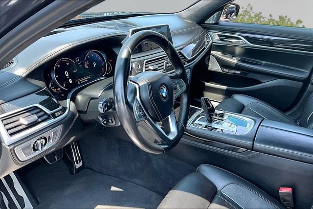 Used 2018 BMW 750i xDrive AWD/4WD image 12
