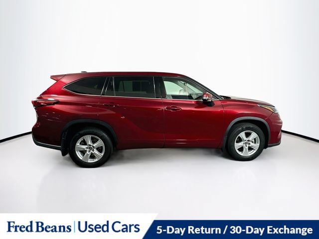 Used 2022 Toyota Highlander LE AWD/4WD image 10