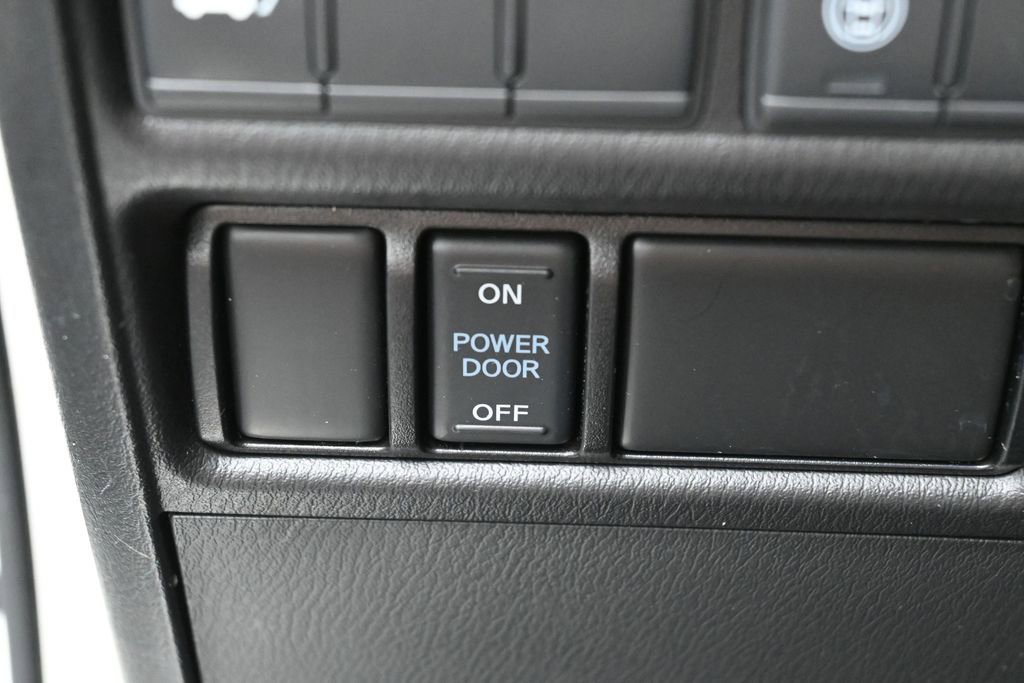 Used 2021 Nissan Armada SL w/ Captain's Chairs Package AWD/4WD image 17