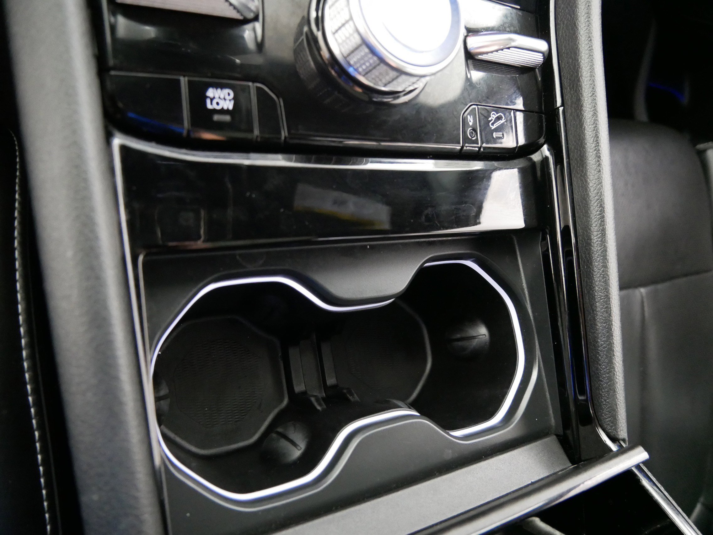 Used 2022 Jeep Grand Cherokee Overland w/ Luxury Tech Group IV image 31