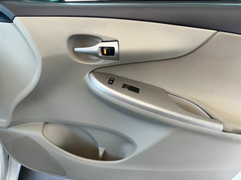 Used 2013 Toyota Corolla LE FWD image 25