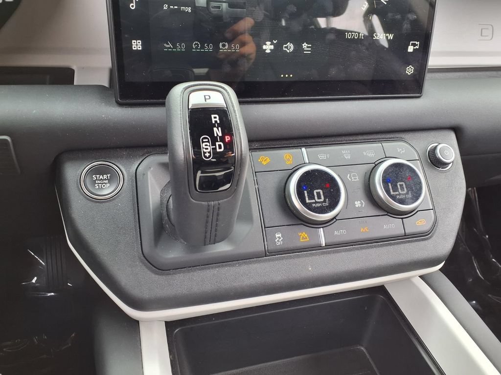 Used 2025 Land Rover Defender 110 S AWD/4WD image 10