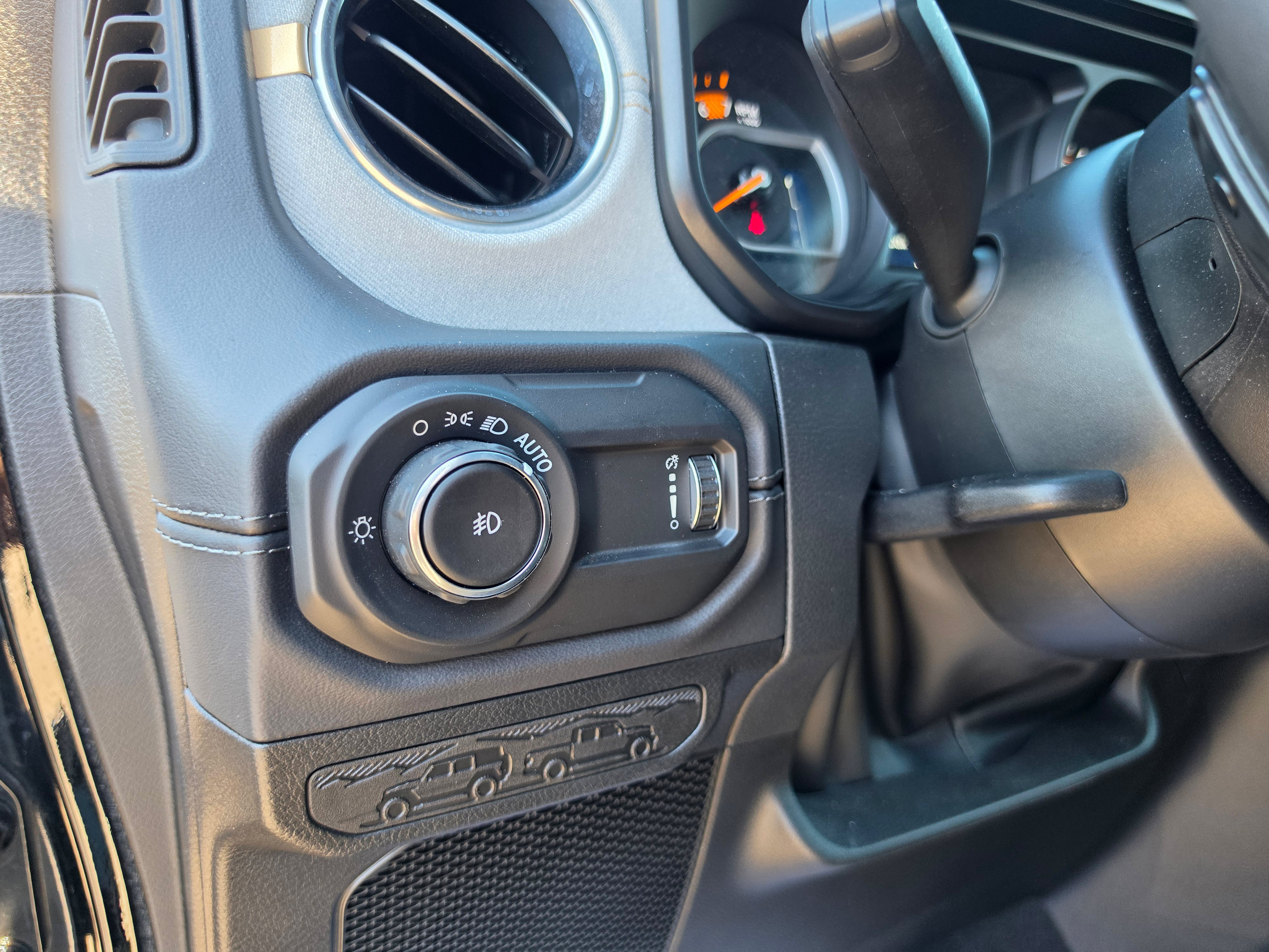 Used 2026 Jeep Wrangler Unlimited Sahara AWD/4WD image 18