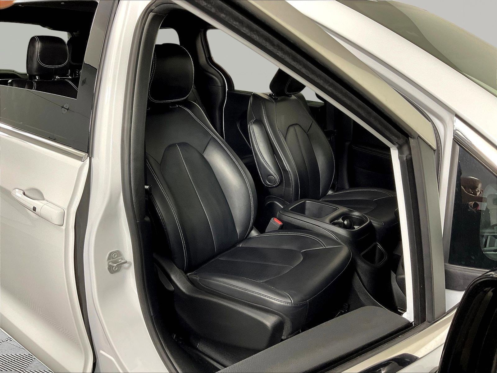 Used 2025 Chrysler Pacifica Select FWD image 28