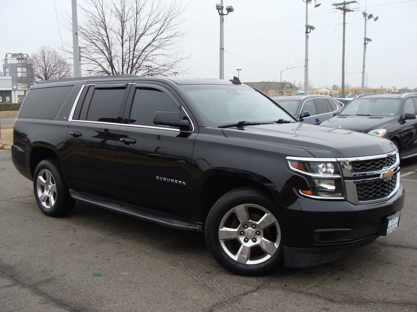 Used 2016 Chevrolet Suburban LT image 1