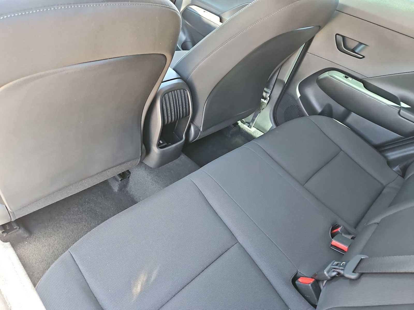 Certified 2024 Hyundai Kona SE FWD image 18