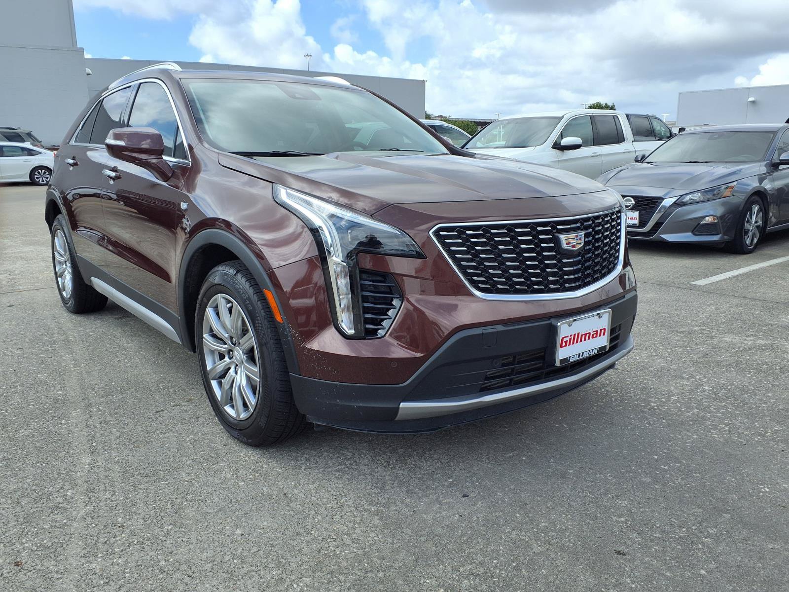 Used 2022 Cadillac XT4 Premium Luxury FWD image 2