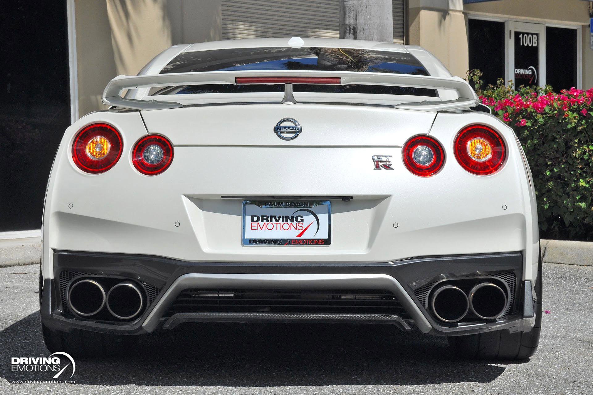 Used 2019 Nissan GT-R Premium image 25