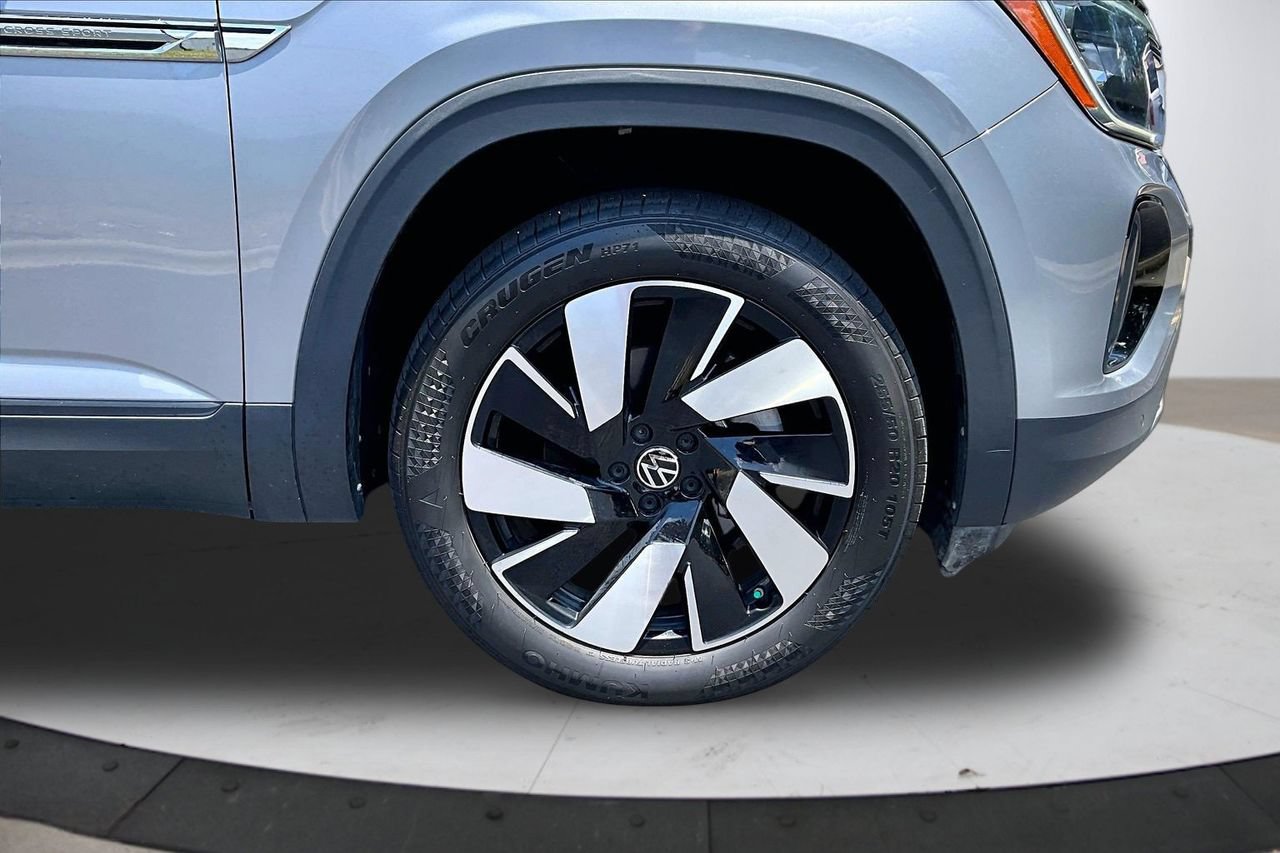 Used 2024 Volkswagen Atlas Cross Sport SE AWD/4WD image 32