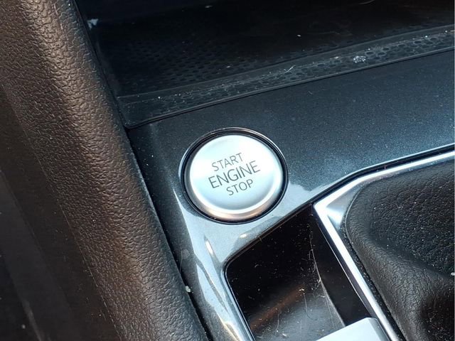 Used 2023 Volkswagen Tiguan SEL R-Line image 9