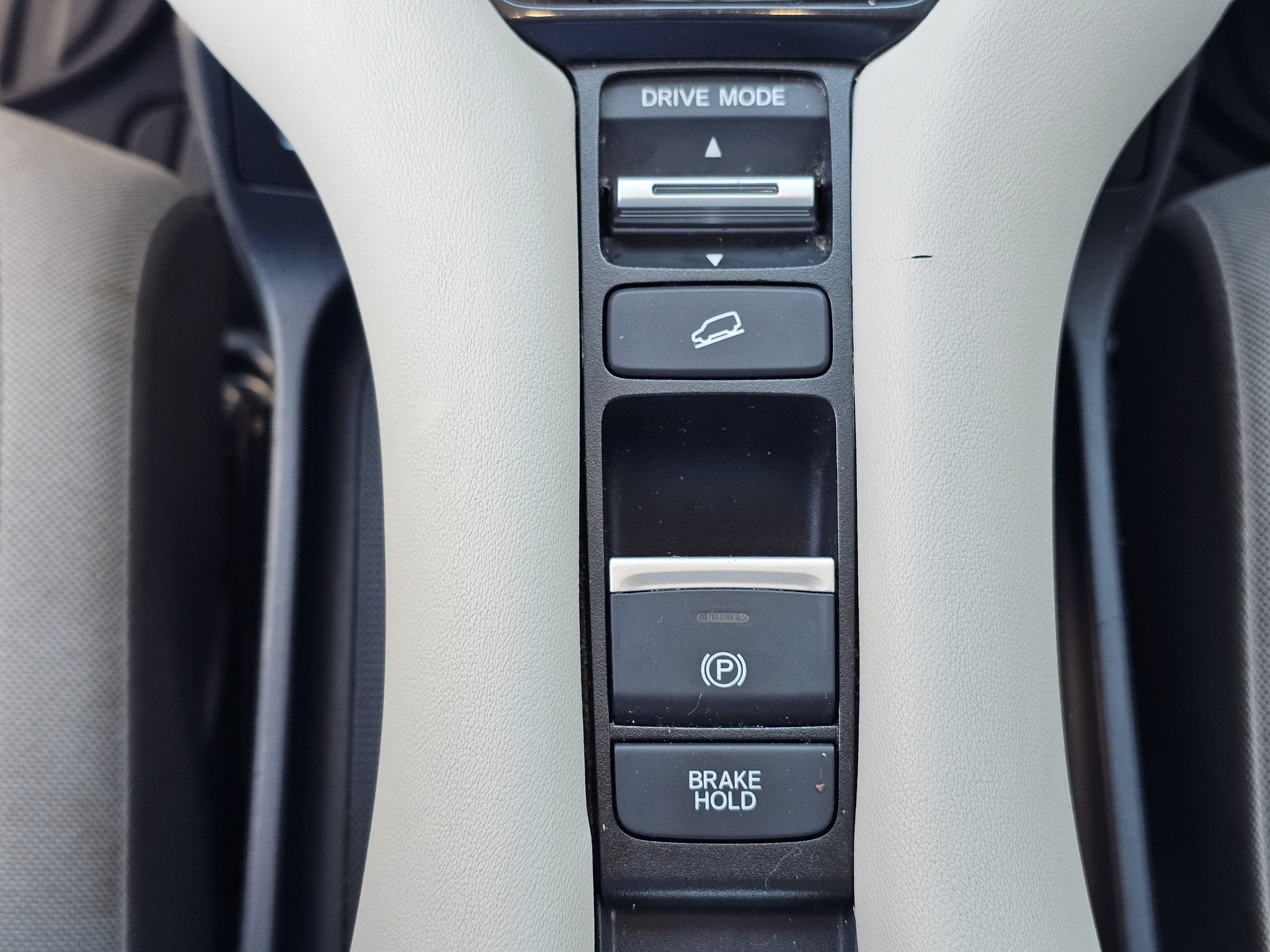 Certified 2023 Honda HR-V LX image 28
